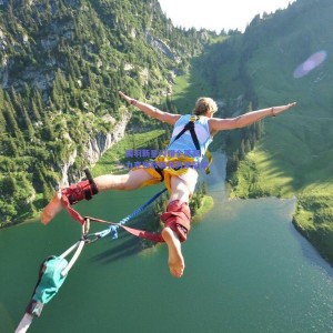 极速电竞_国羽新星闪耀全英赛，力克强敌斩获男单冠军